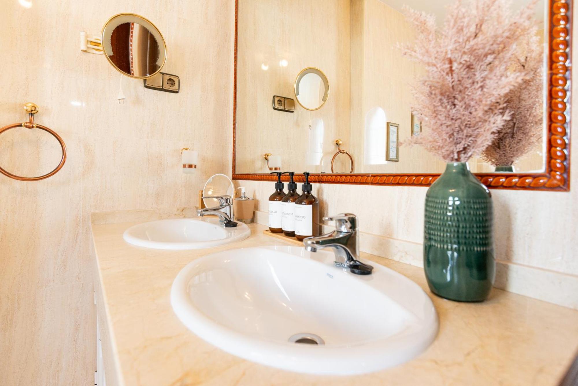 Villa Valentina - Renovated On Los Alamos Beach Torremolinos Buitenkant foto