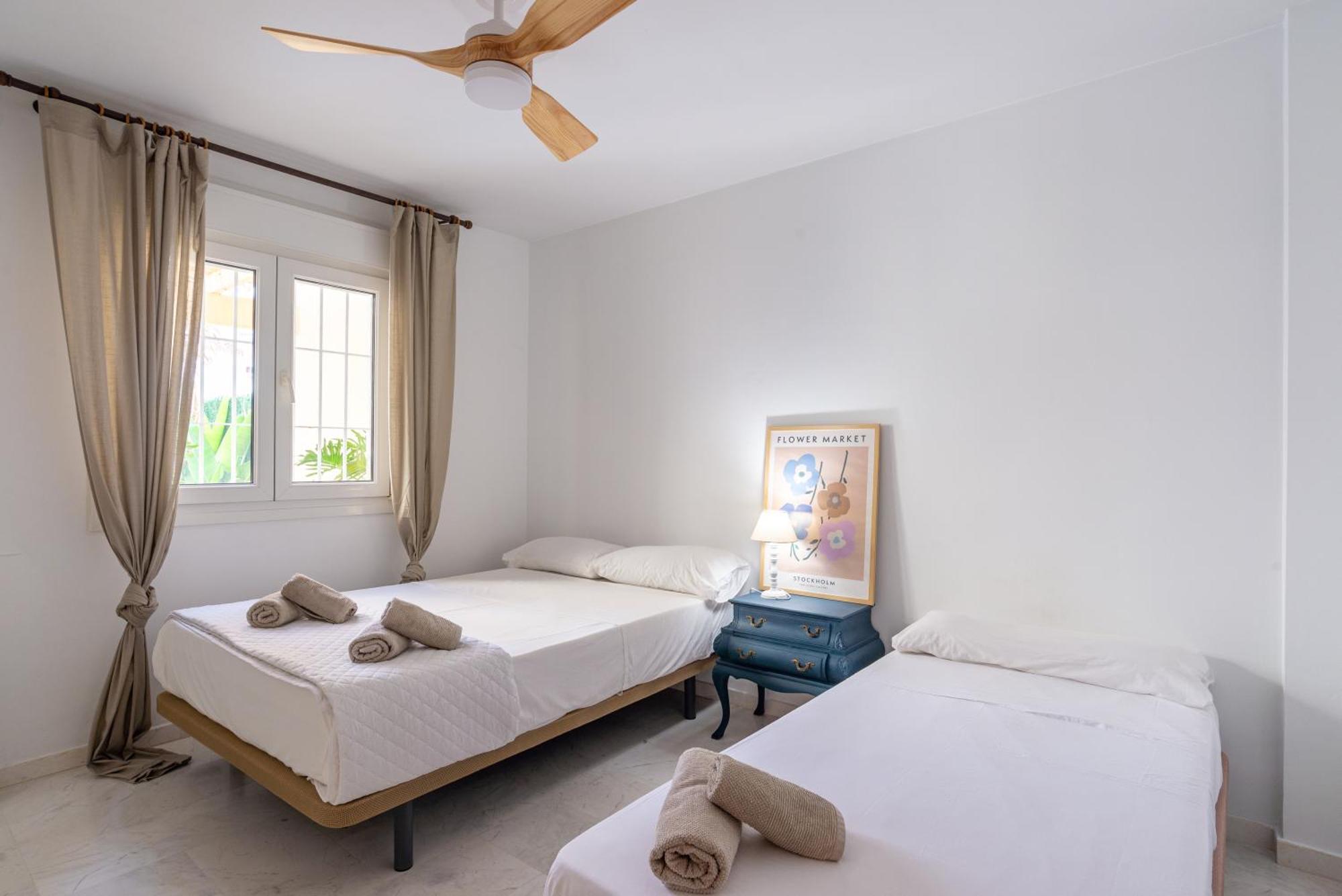 Villa Valentina - Renovated On Los Alamos Beach Torremolinos Buitenkant foto