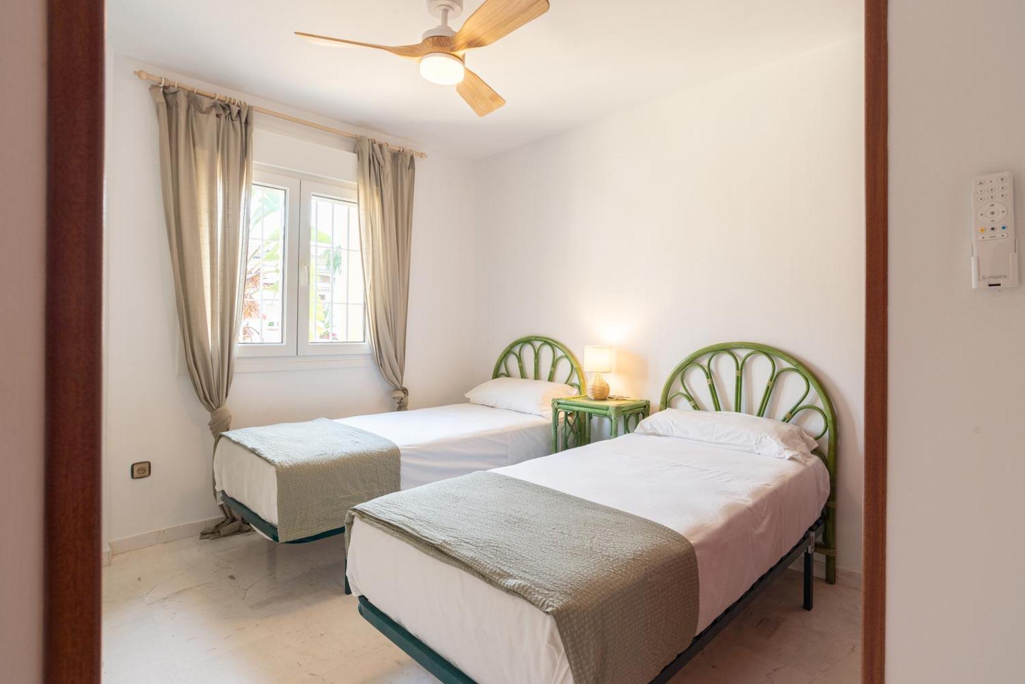 Villa Valentina - Renovated On Los Alamos Beach Torremolinos Buitenkant foto