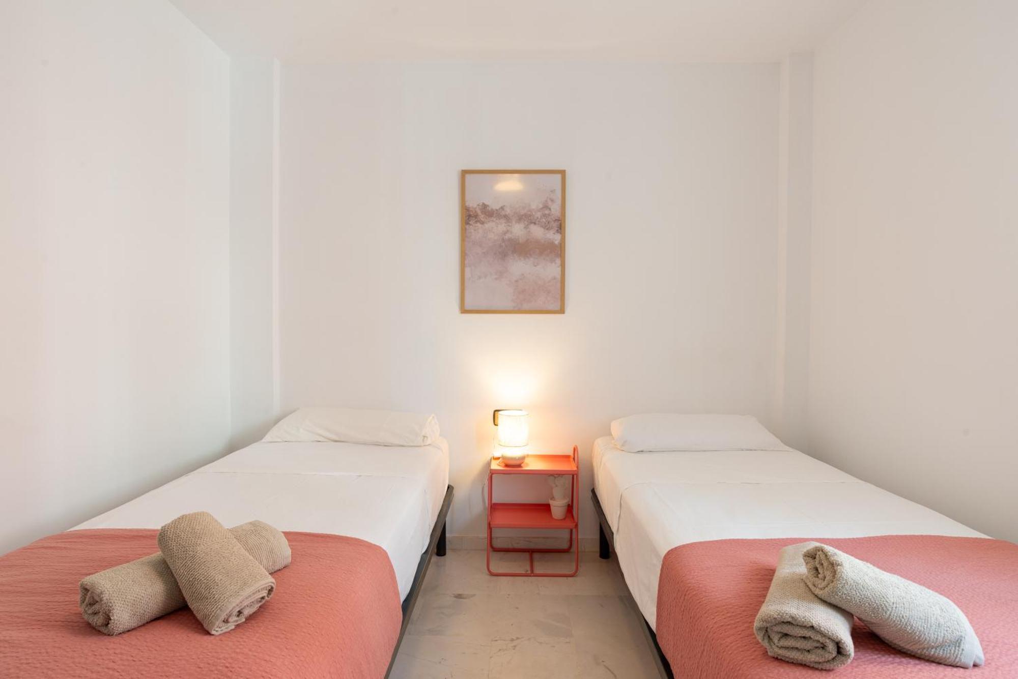 Villa Valentina - Renovated On Los Alamos Beach Torremolinos Buitenkant foto